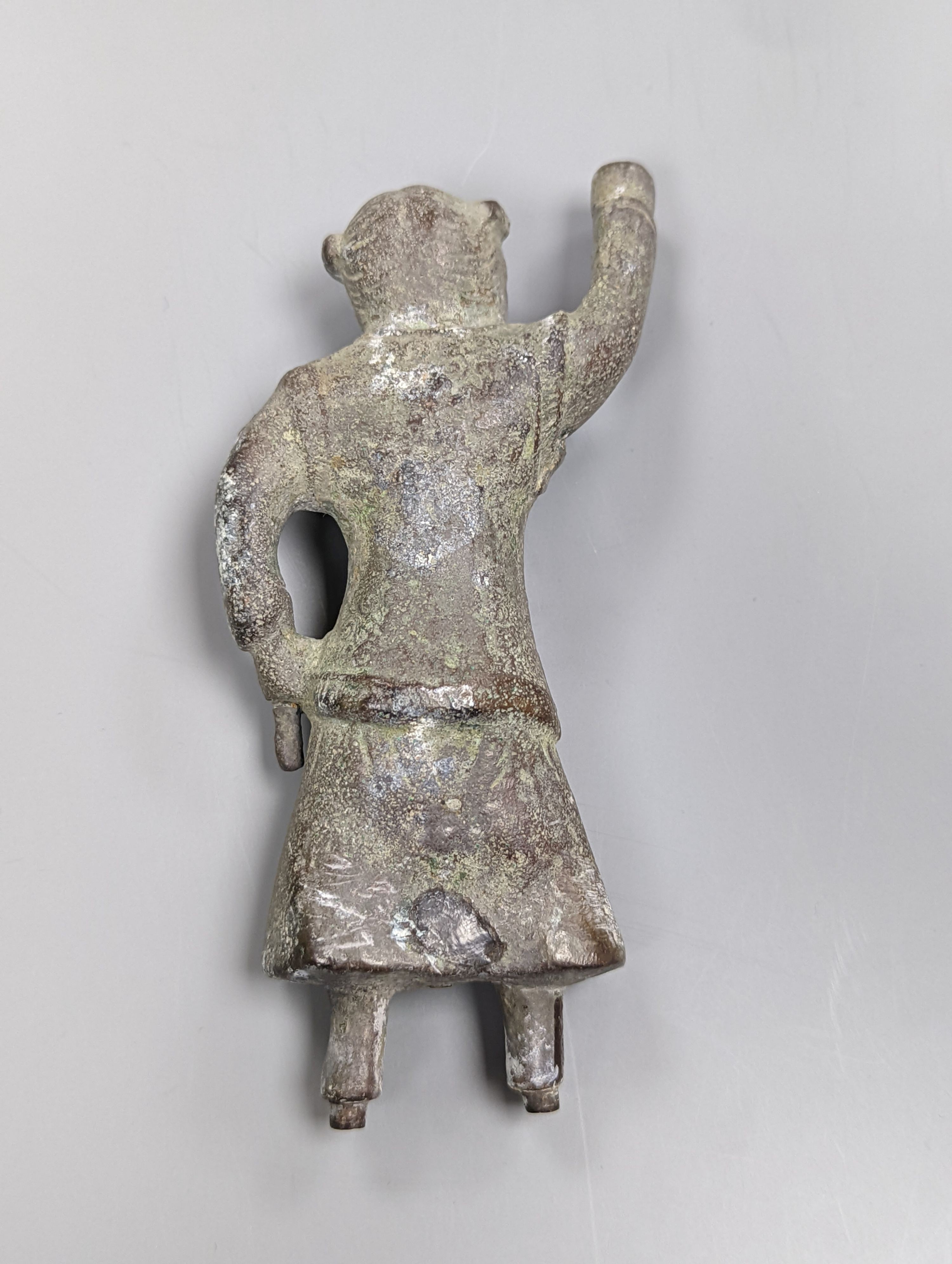 A Chinese archaistic bronze figure, 13cm.